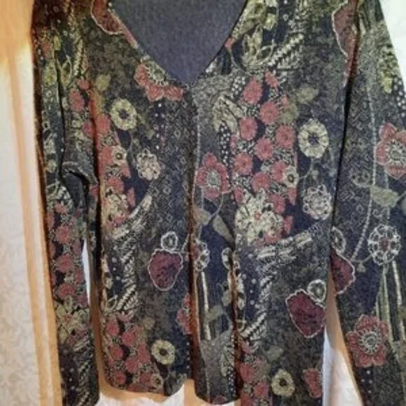 Chicos Travel Top - Picture 2 of 6